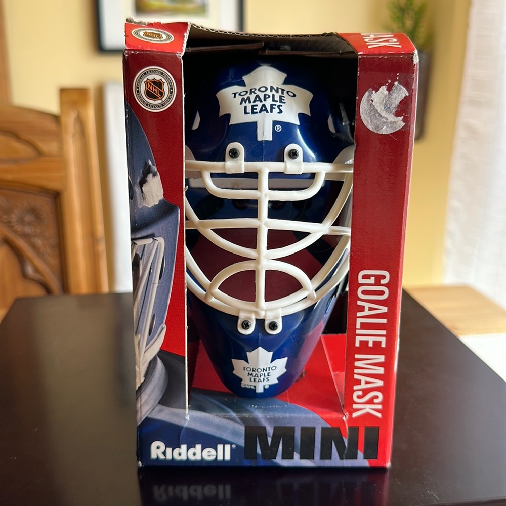 Riddell Toronto Maple Leafs Mini Goalie Mask NWT